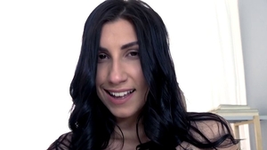 Natural Henna Ssy seduced throat fuck